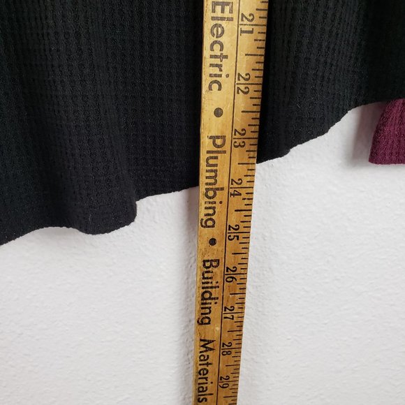 Torrid Women's Size 0 Long Sleeve Waffle Knit Henley Black Burgundy Colorblock - Picture 3 of 8